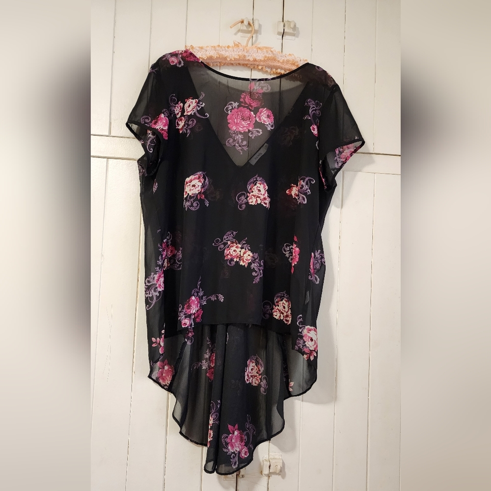 Lovely Floral Hi-Lo Top Size 16